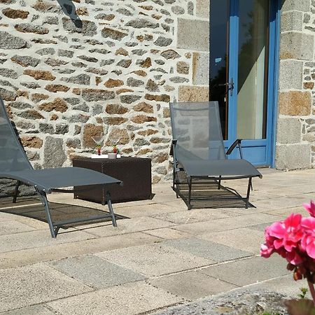 La Maison Bleue Saint-Sauveur-des-Landes Exterior foto